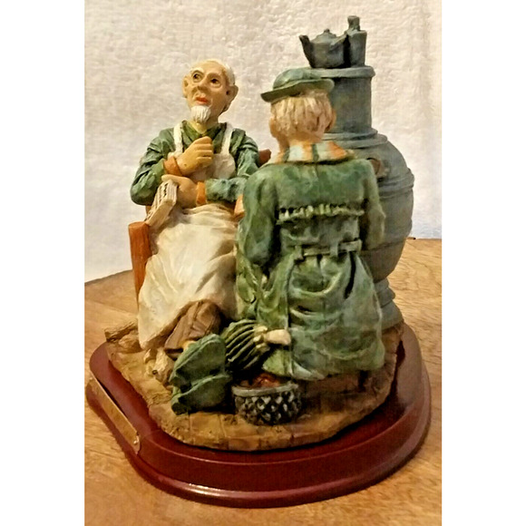 Vintage Marlo Collection~2 Gentlemen Reading Stove with Sleeping Dog - Picture 6 of 9